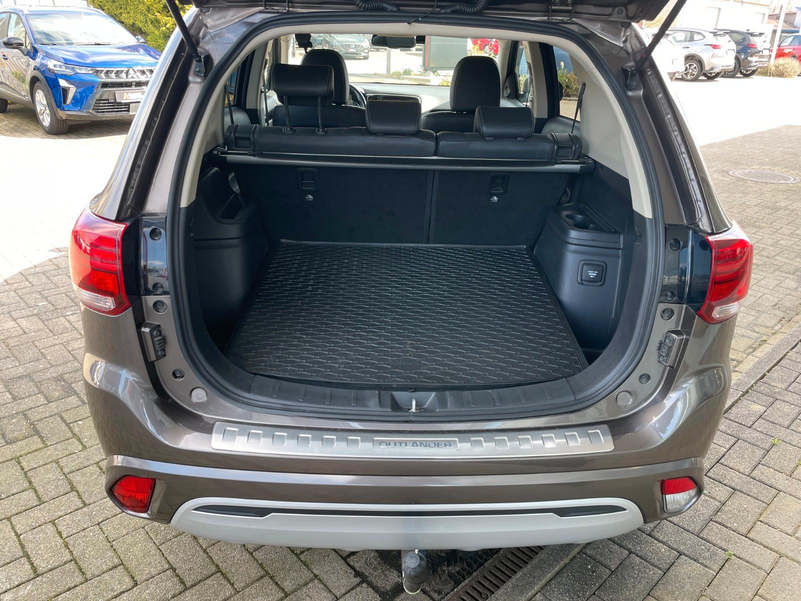 Mitsubishi Outlander Plug-In-Hybrid PHEV SPIRIT 4WD *AHK*