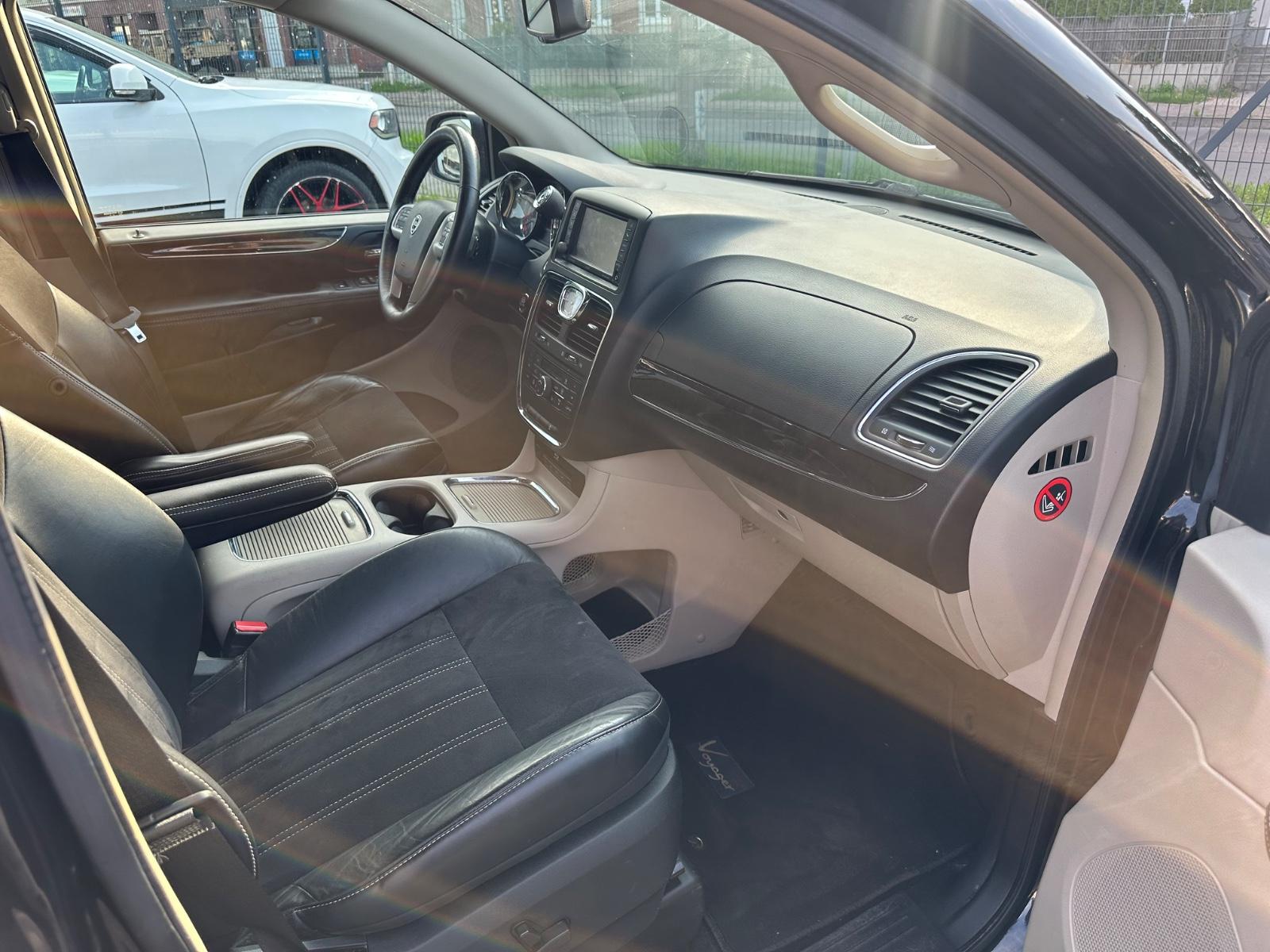 LANCIA VOYAGER 3.6 V6 283ch - PLATINUM - 7 PLACES - SIÈGES CHAUFFANTS - PORTES COULISSANTES ÉLECTRIQUES - CAMÉRA 360°