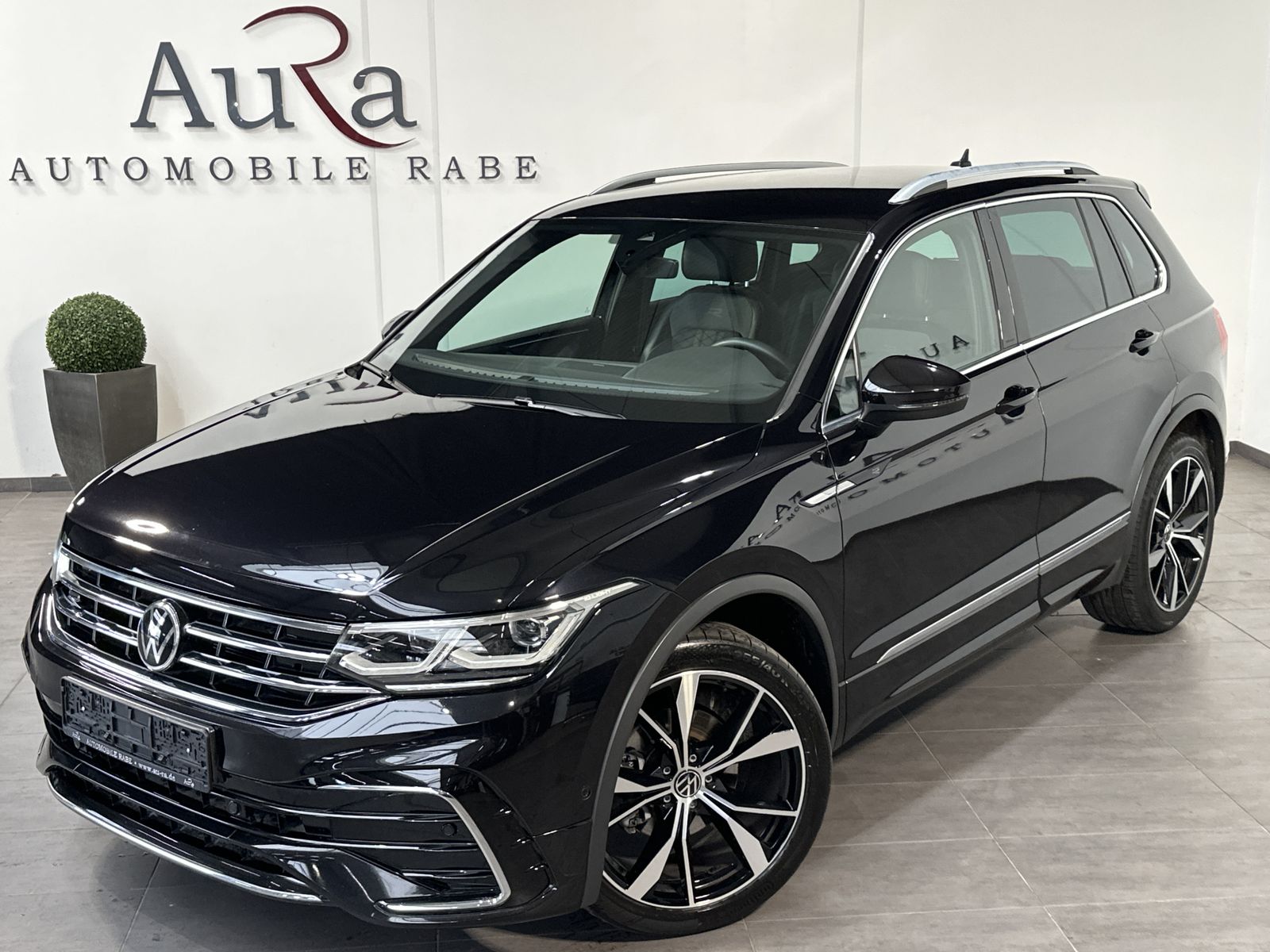 Fahrzeugabbildung Volkswagen Tiguan 1.5 TSI DSG R-Line NAV+LED+AHK+20ZOLL+KAM