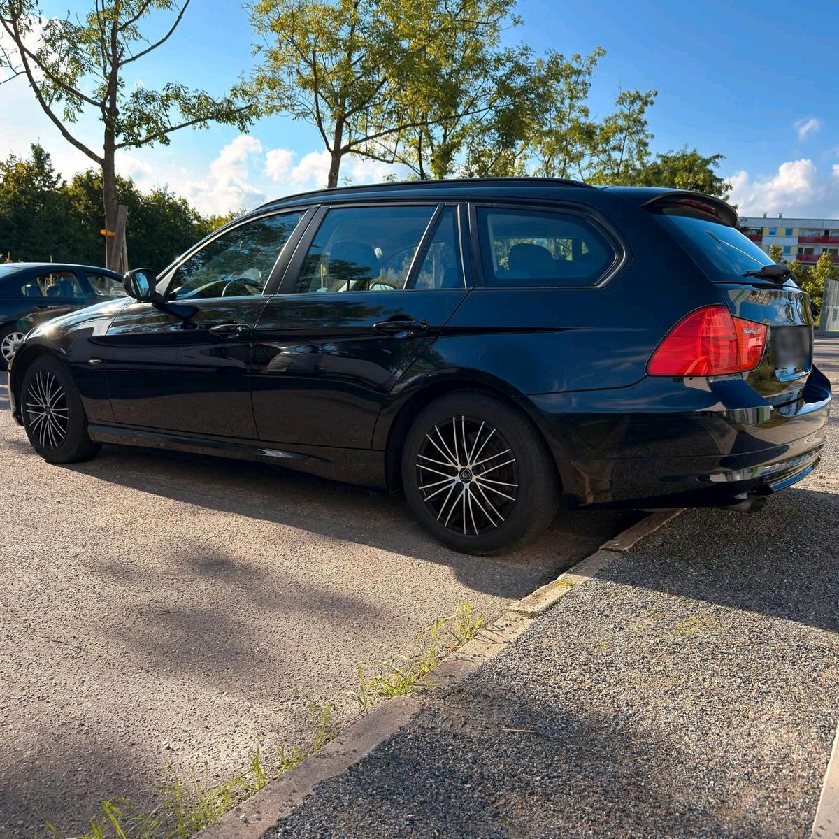 BMW 320 2011 — photo 8