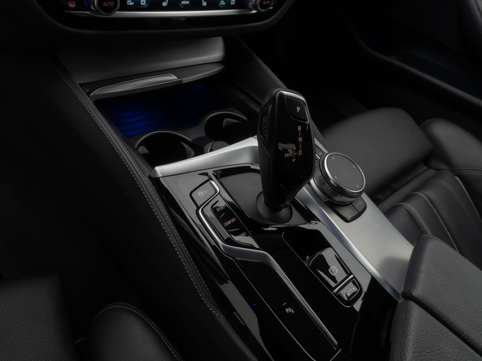 Fahrzeugabbildung BMW 520d Luxury Line Kamera DAB 4xKlima AHK Sport