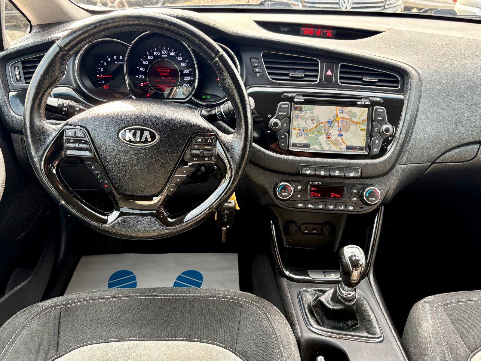 Fahrzeugabbildung Kia cee'd Sportswagon 1.6 CRDi Navi AHK Kamera 2.HD