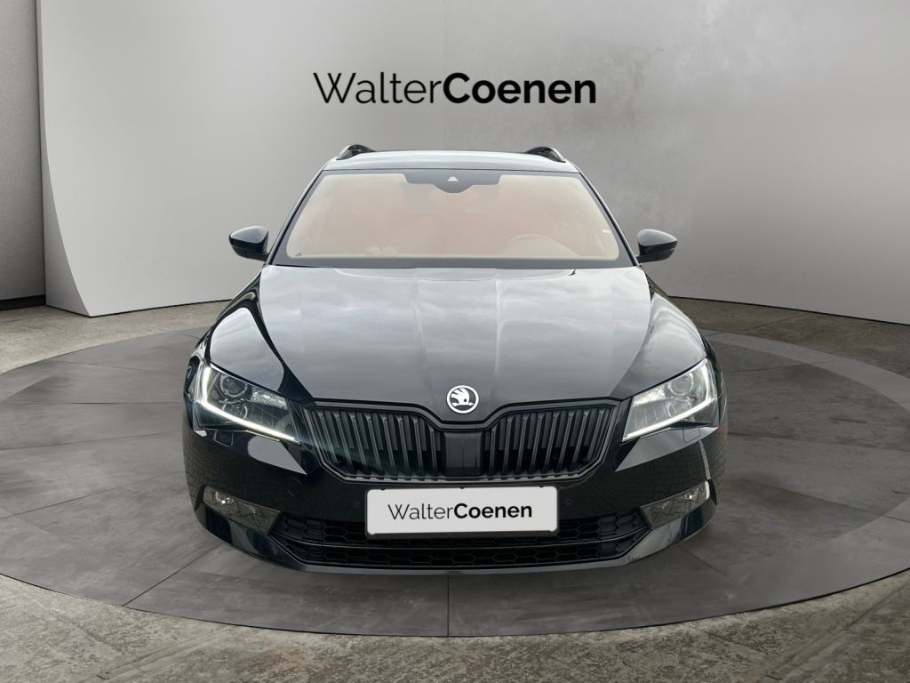 SKODA Superb Combi 1.4 TSI ACT SportLine ACC b. Front SKODA Superb Combi 1.4 TSI ACT SportLine ACC b. Front