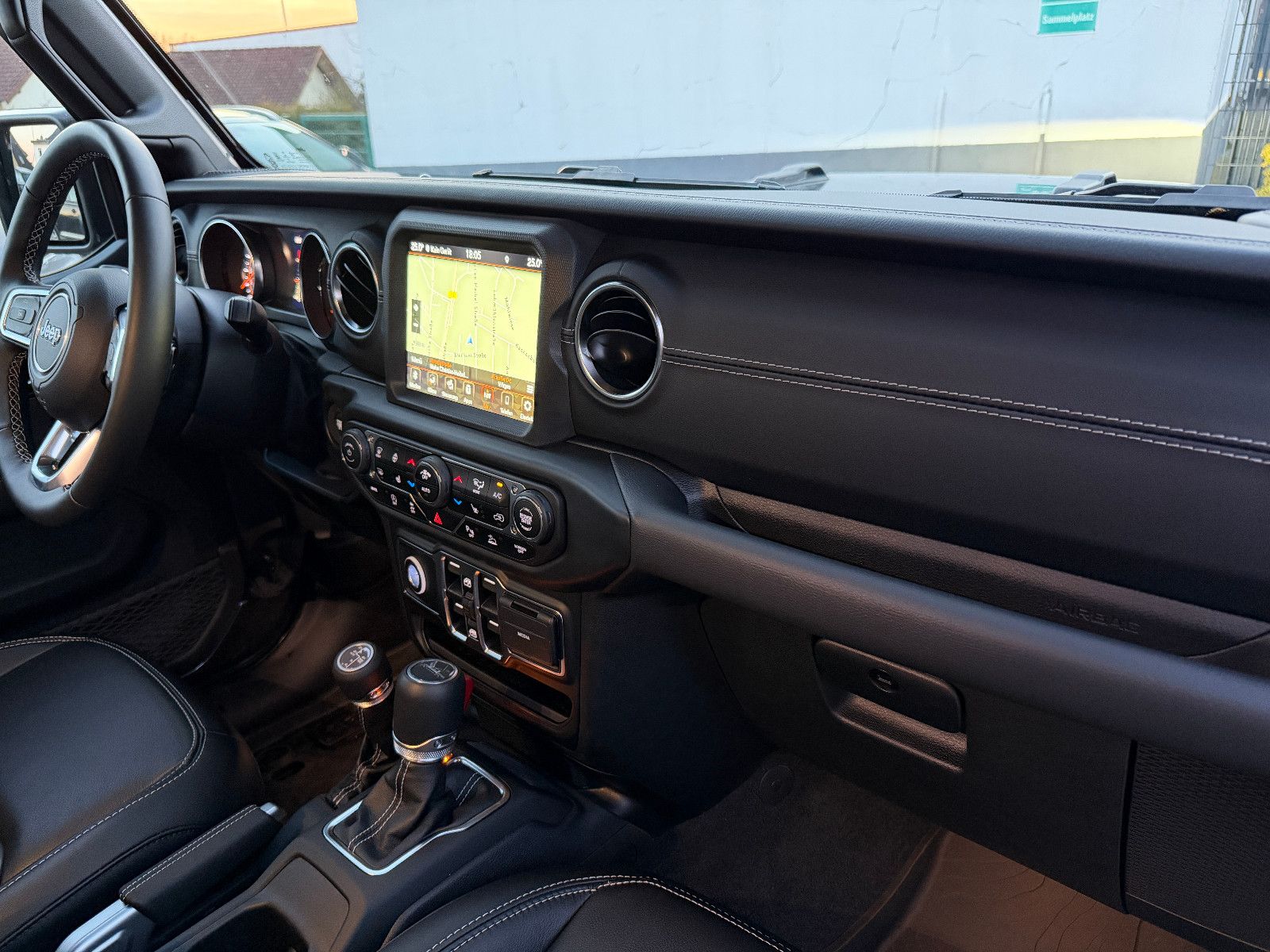 Fahrzeugabbildung Jeep Gladiator Overland 4WD/VOLL/NEUWAGENZUSTAND/