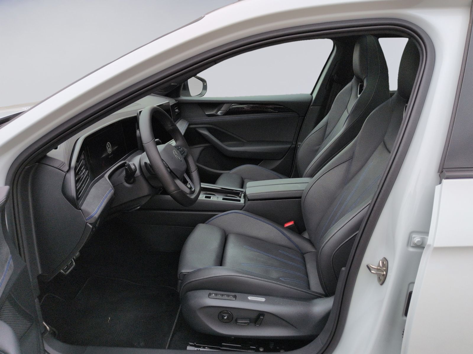 Passat R-Line 2.0 TDI 4MO DSG PANO+STHZ+AHK+