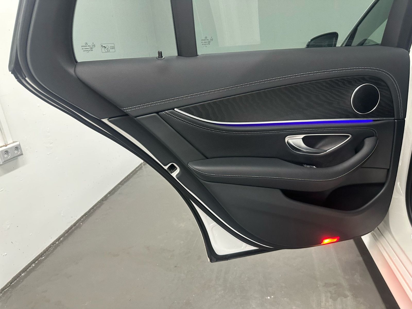 Fahrzeugabbildung Mercedes-Benz E 300 d 4MATIC T Autom. AMG-LINE*NIGHT*360*HUD*