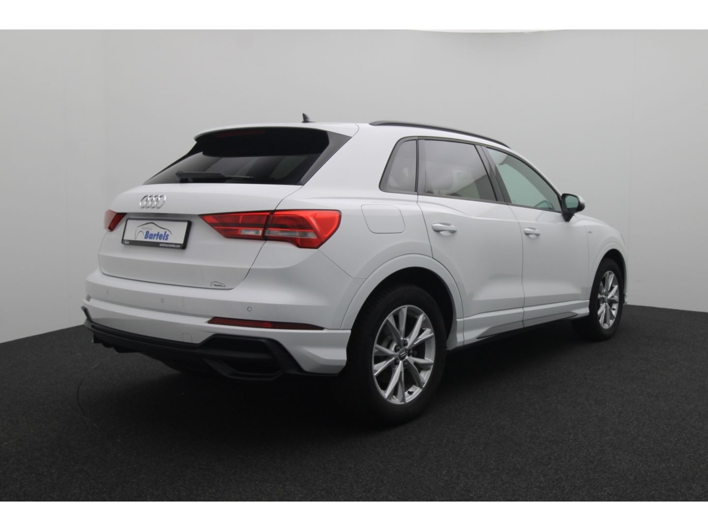 Fahrzeugabbildung Audi Q3 35 TFSI S line Digi Cockpit AHK 3-Zonen-Klima