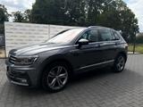 Volkswagen Tiguan Highline R-Line/ Kamera/ Headup / 4Motion - VW Tiguan Gebrauchtwagen in Mönchengladbach