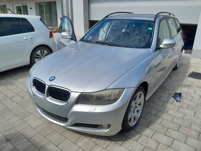 BMW 318i Touring -