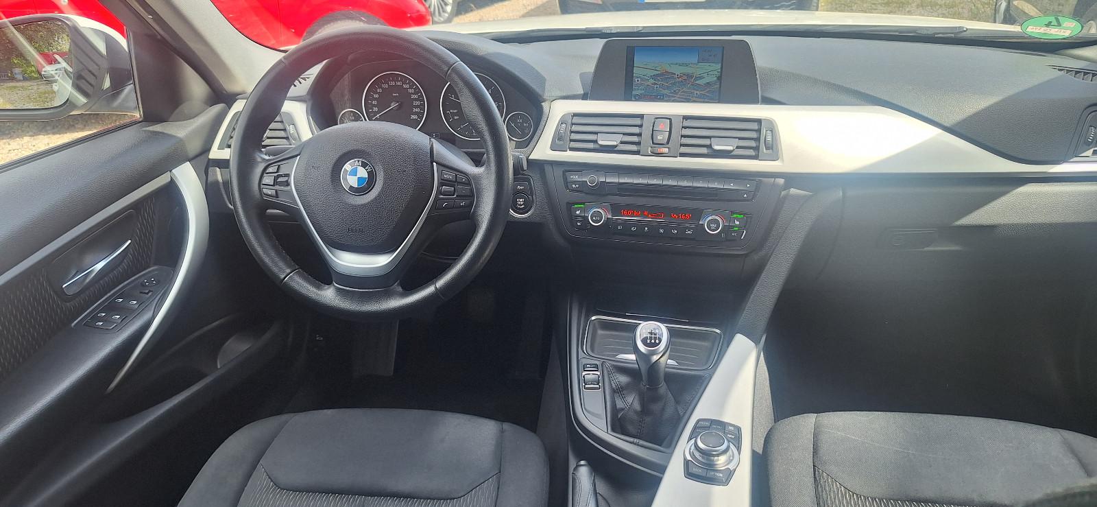 BMW 318 2012 — photo 8