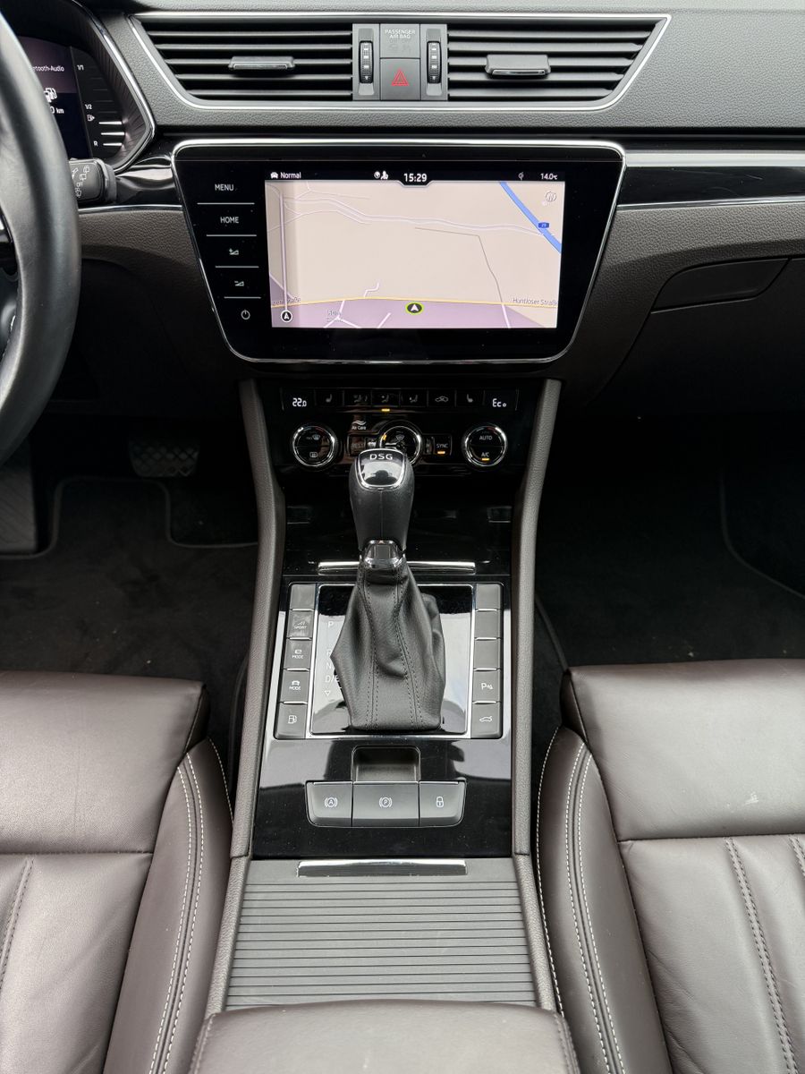 Fahrzeugabbildung SKODA Superb Combi 1.4 TSI iV L&K NAV+LED+KAMERA+VCOCK