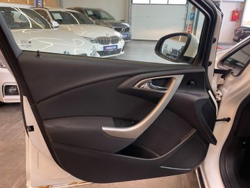 MYAUTOCENTER – Gebraucht- und Jahreswagen mit Werkstattservice in Pfaffenhofen Opel Astra J Sports Tourer Design Edition *PDC*Klima*