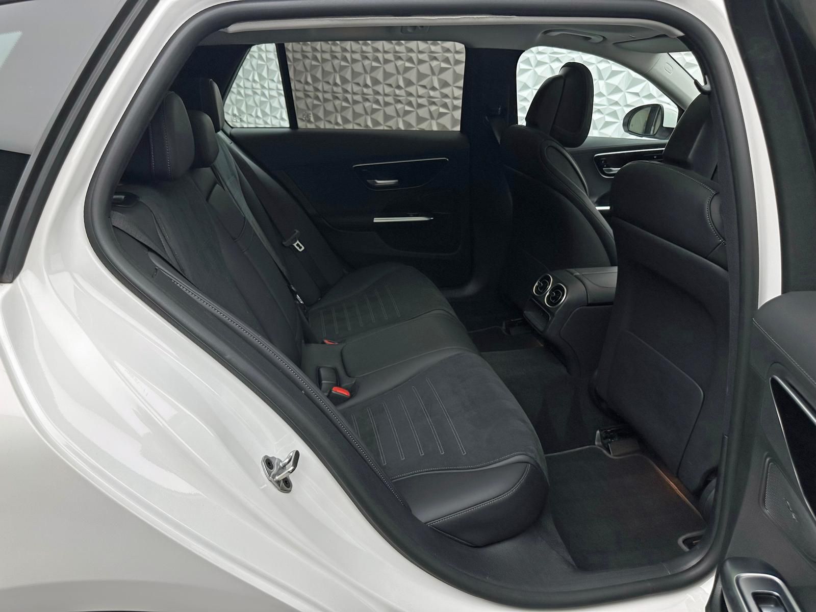 Fahrzeugabbildung Mercedes-Benz C 220d T AMG/MBUX/DIGI/PANORAMA/TOTW/RCAM/DAB