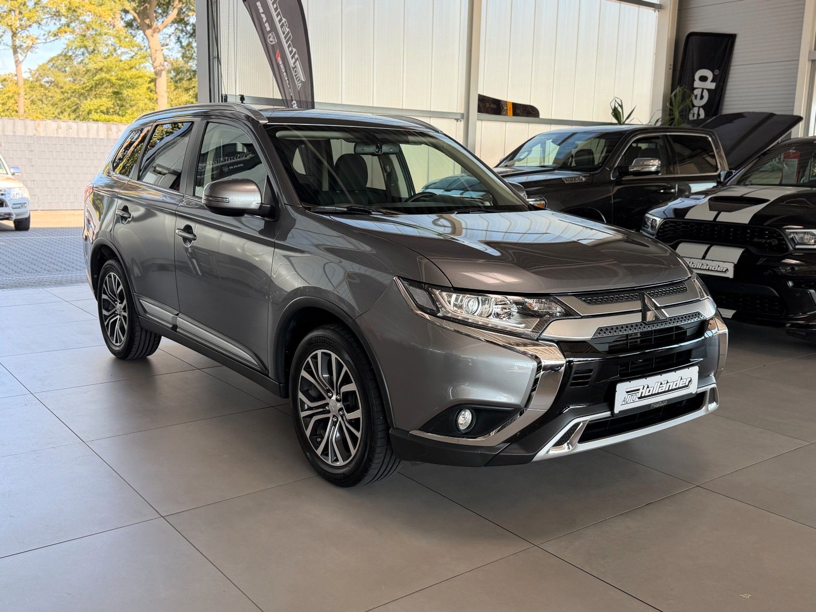 Fahrzeugabbildung Mitsubishi Outlander 2.0 Diamant Edition 2WD "AHK"
