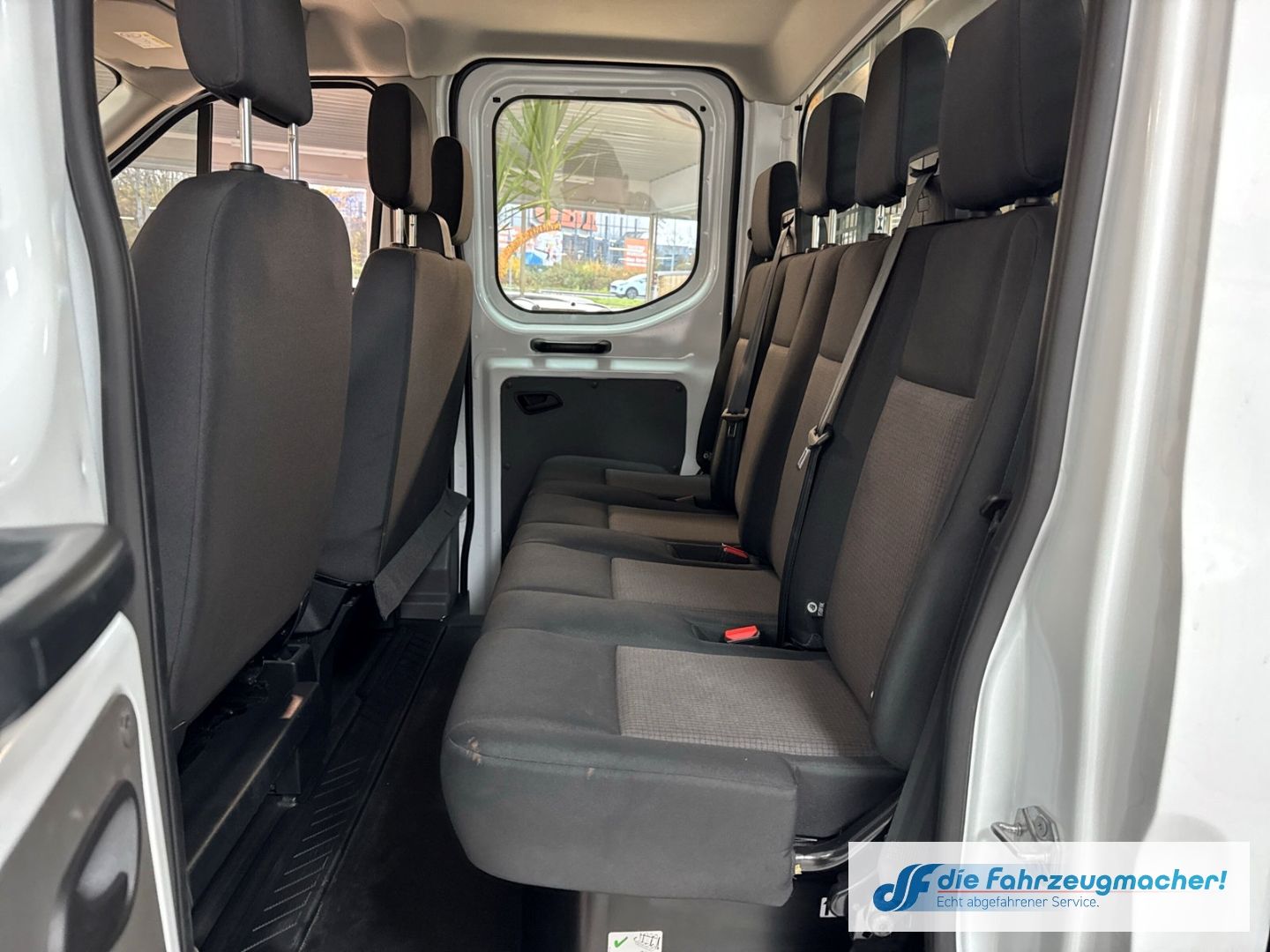 Fahrzeugabbildung Ford Transit Pritsche 350 L2 Doppelkabine Basis AHK D