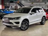 Volkswagen V6+4MOTION+SHZ+8-FACH+STANDHZG.+PANO+UNFALLFREI - VW Touareg Gebrauchtwagen in Hannover