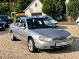 Ford Mondeo 1.8 16V Ambiente aus Omas(1937) Garage. - Ford Mondeo Ambiente mit Benzin-Antrieb