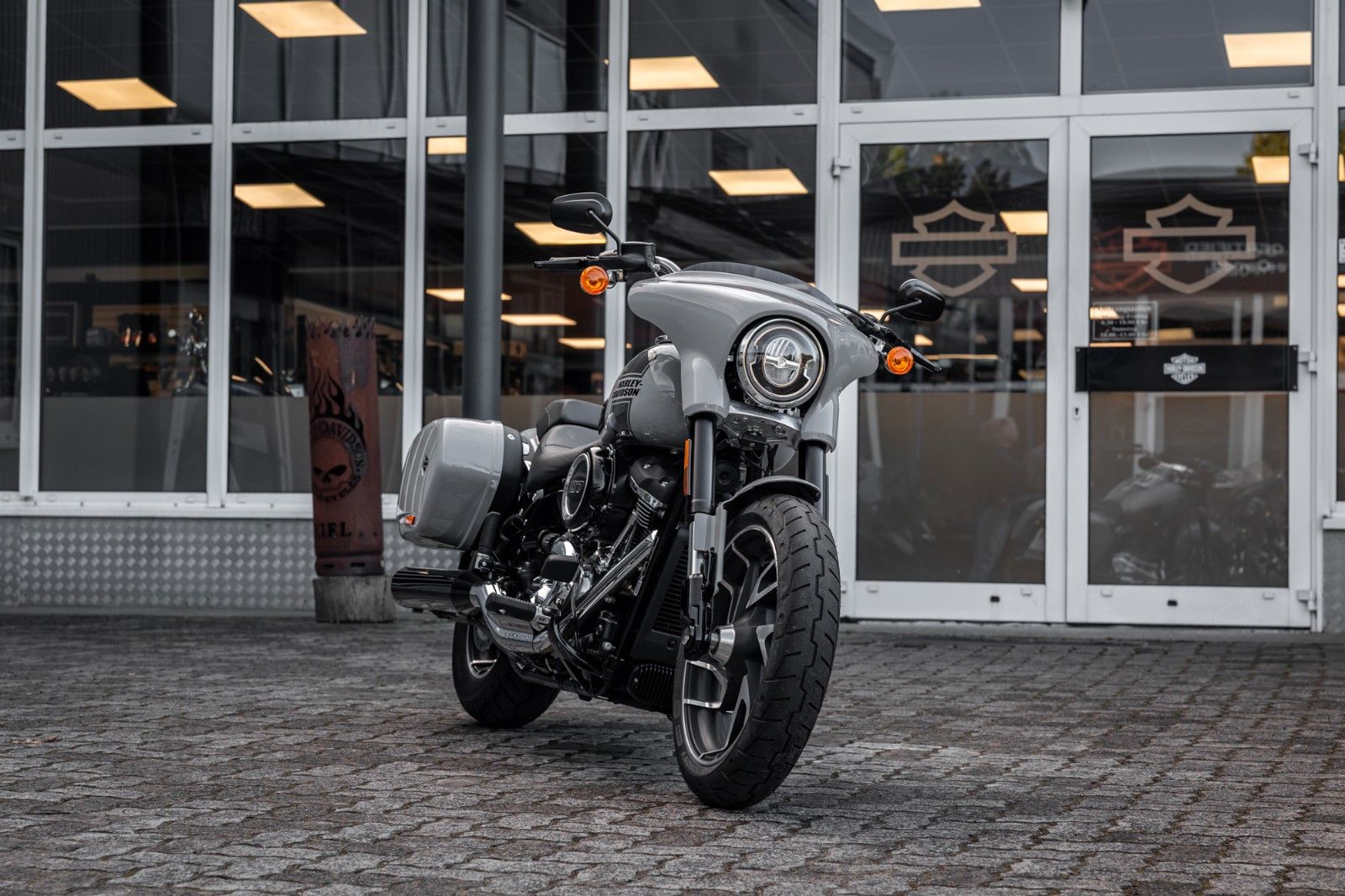 Fahrzeugabbildung Harley-Davidson FLSB Sport Glide Softail - JEKILL & HYDE