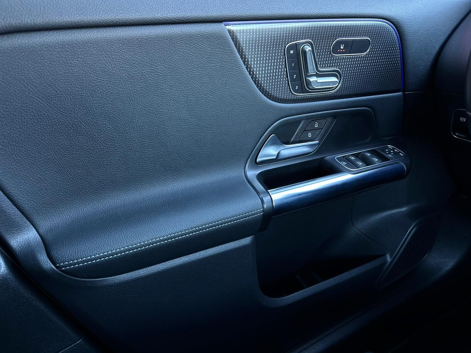 MERCEDES-BENZ GLA 200d NIGHT* MULTIBEAM#SHZ#SH#360CAM#NAV#TEMP - Image 18