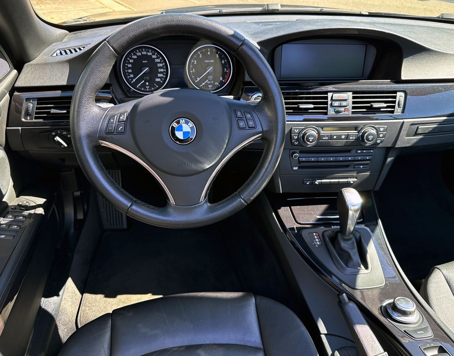 Fahrzeugabbildung BMW 335i E93 Cabrio Automatik PDC SHZ MEMORY NAV BT