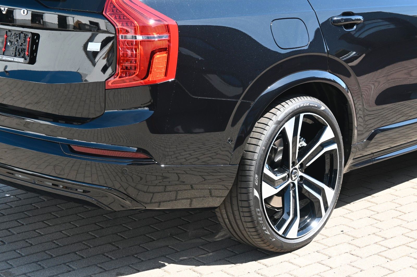Fahrzeugabbildung Volvo XC90 T8 Recharge AWD Ultra Dark*LUFT*B&W*Massage
