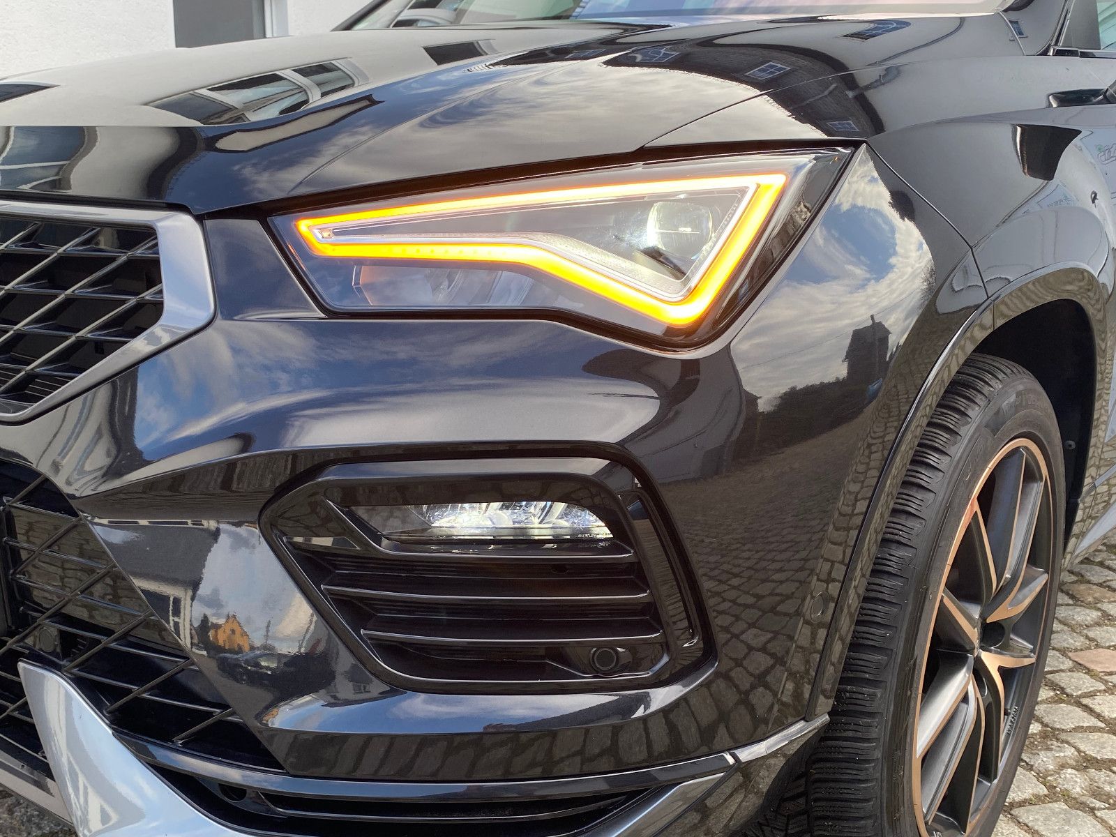 Fahrzeugabbildung CUPRA Ateca 2,0 TSI DSG VZ 4Drive *NAVI *AHZV *Winterp