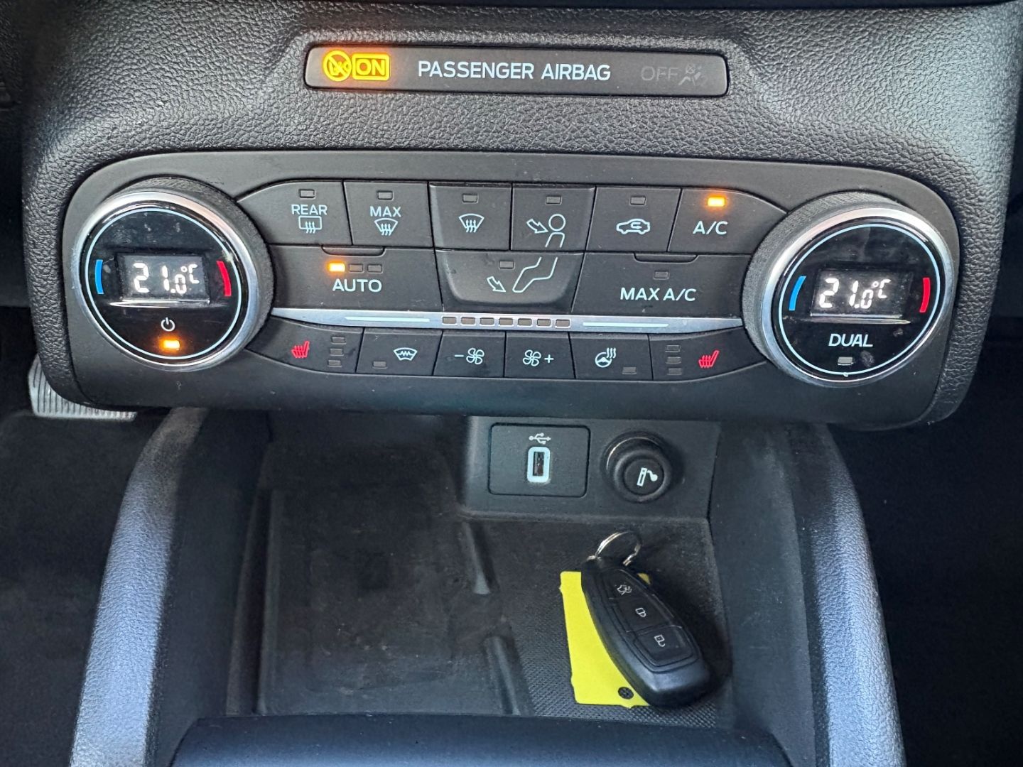 Fahrzeugabbildung Ford Focus Turnier Active BeheizbareWWS Navi LED Appl