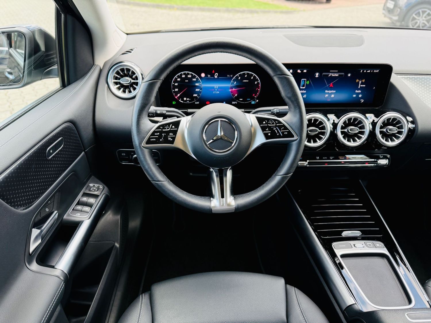 Fahrzeugabbildung Mercedes-Benz B 180 PROGR. PLUS, Autom, LED, AHK, PTS, RFK, Ke