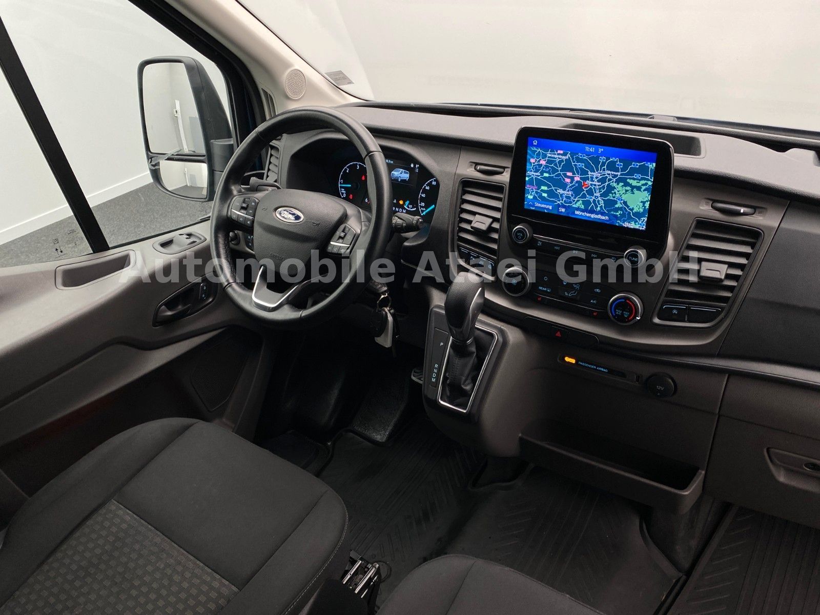 Fahrzeugabbildung Ford Transit 350 L3H2 Automatik *9-SITZE* NAVI (6329)