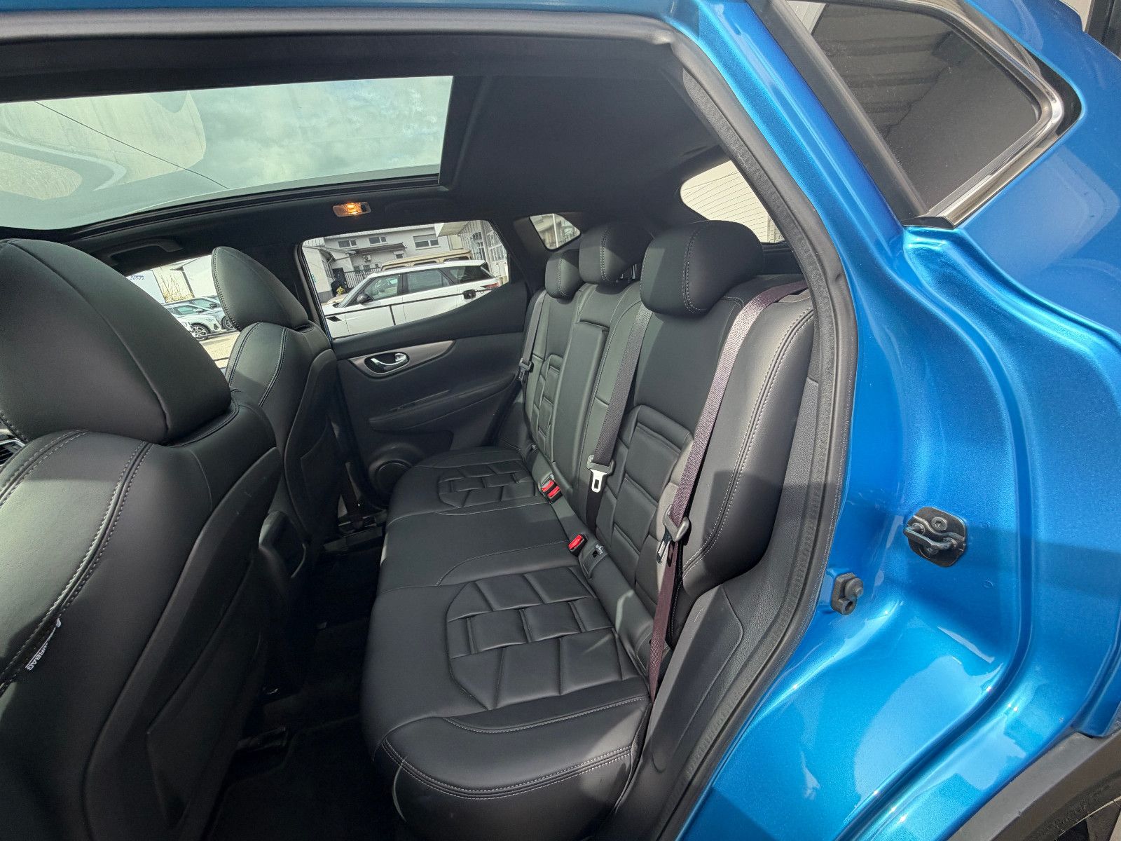 Fahrzeugabbildung Nissan Qashqai Tekna /GLASDACH/360°/MEMORY/NAVI