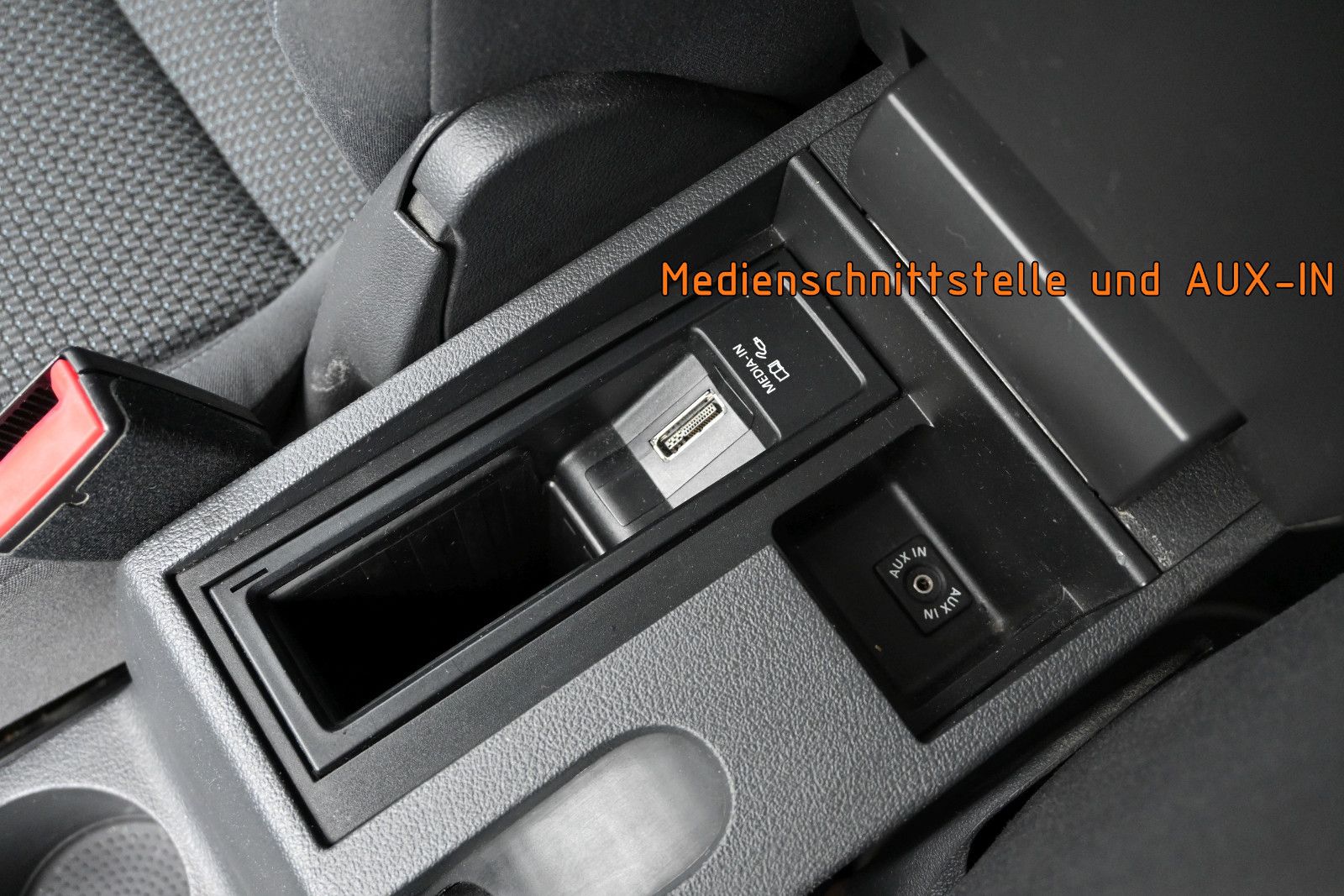 Fahrzeugabbildung Volkswagen Touran 1.6 TDI Comfortline °7-SITZE°KAMERA°02.28