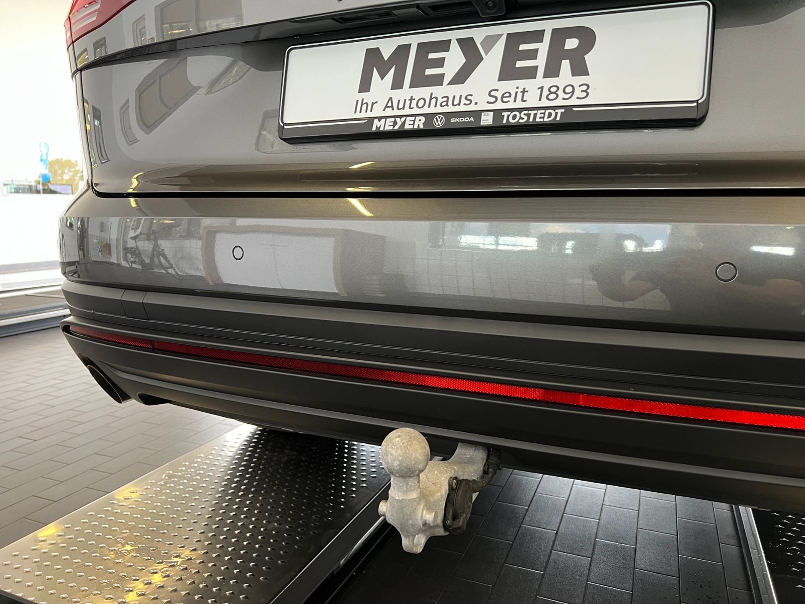 Fahrzeugabbildung Volkswagen Touareg 3.0 TDI 4MOTION *AHK, Luft, Leder, ACC,