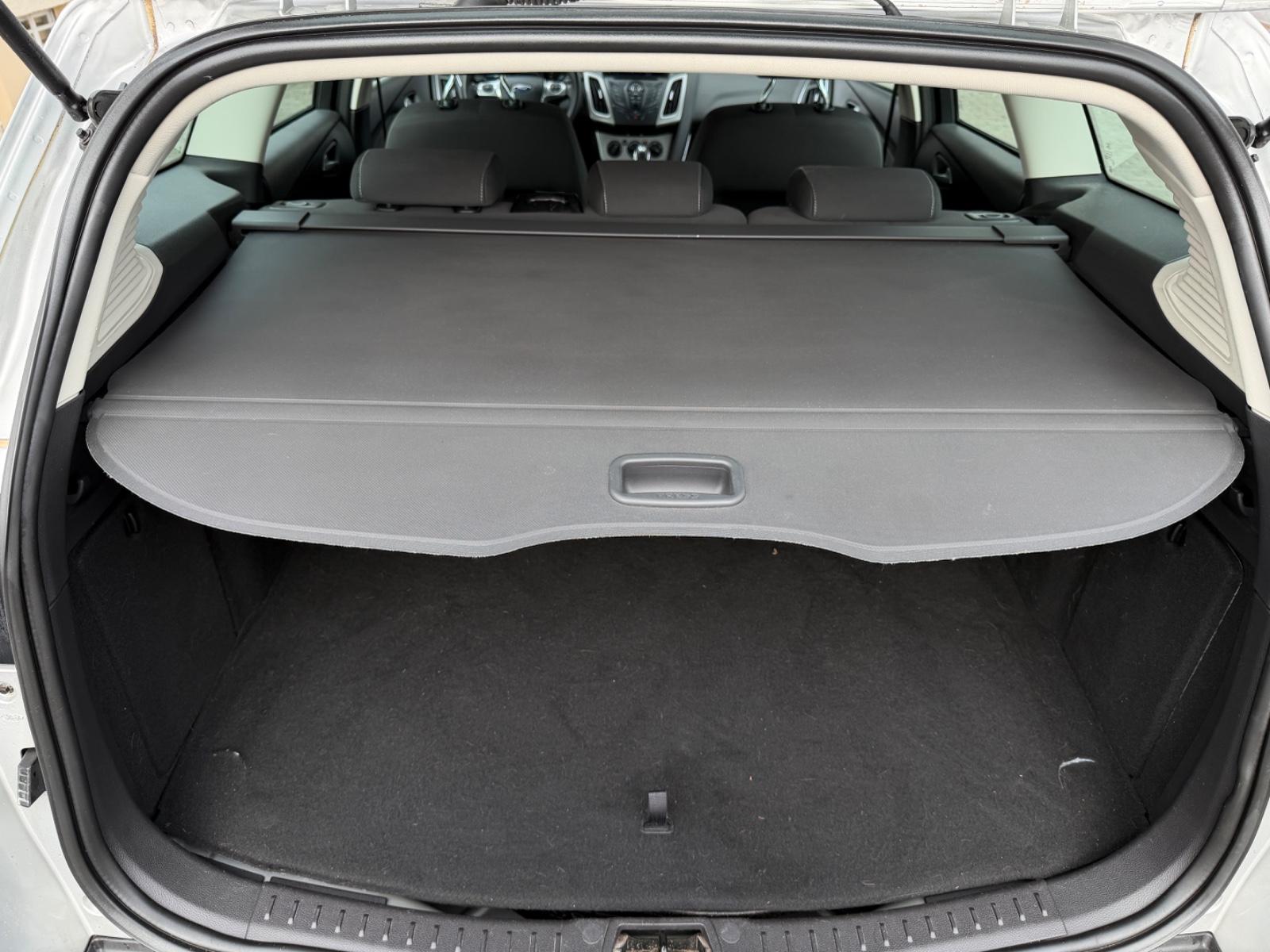 Ford Focus 2014 — photo 17