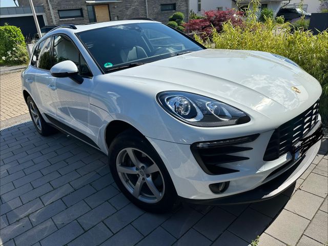 PORSCHE Macan - -
