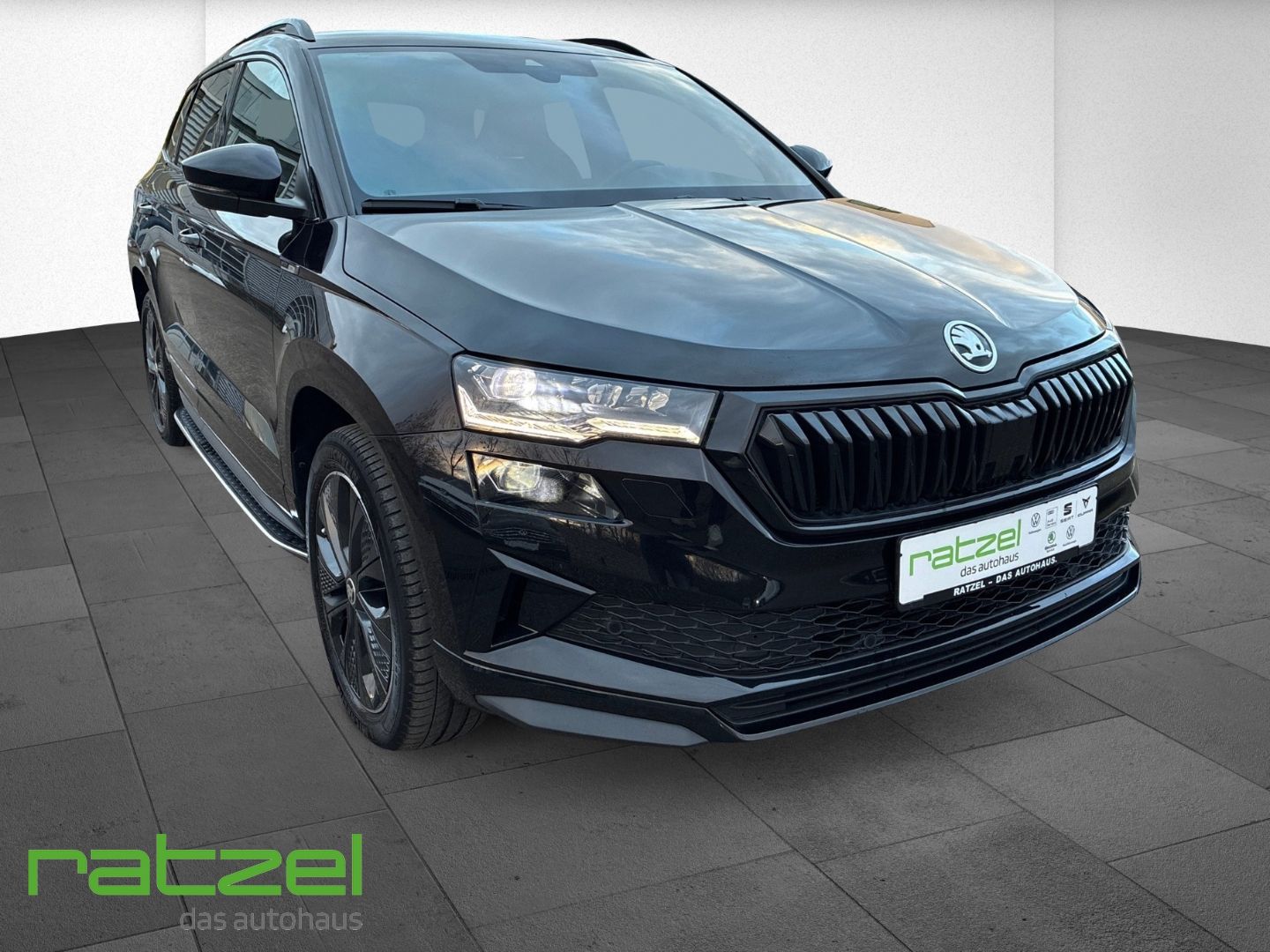 Fahrzeugabbildung SKODA Karoq Sportline 1.5 TSI DSG Navi LED Travel Assi