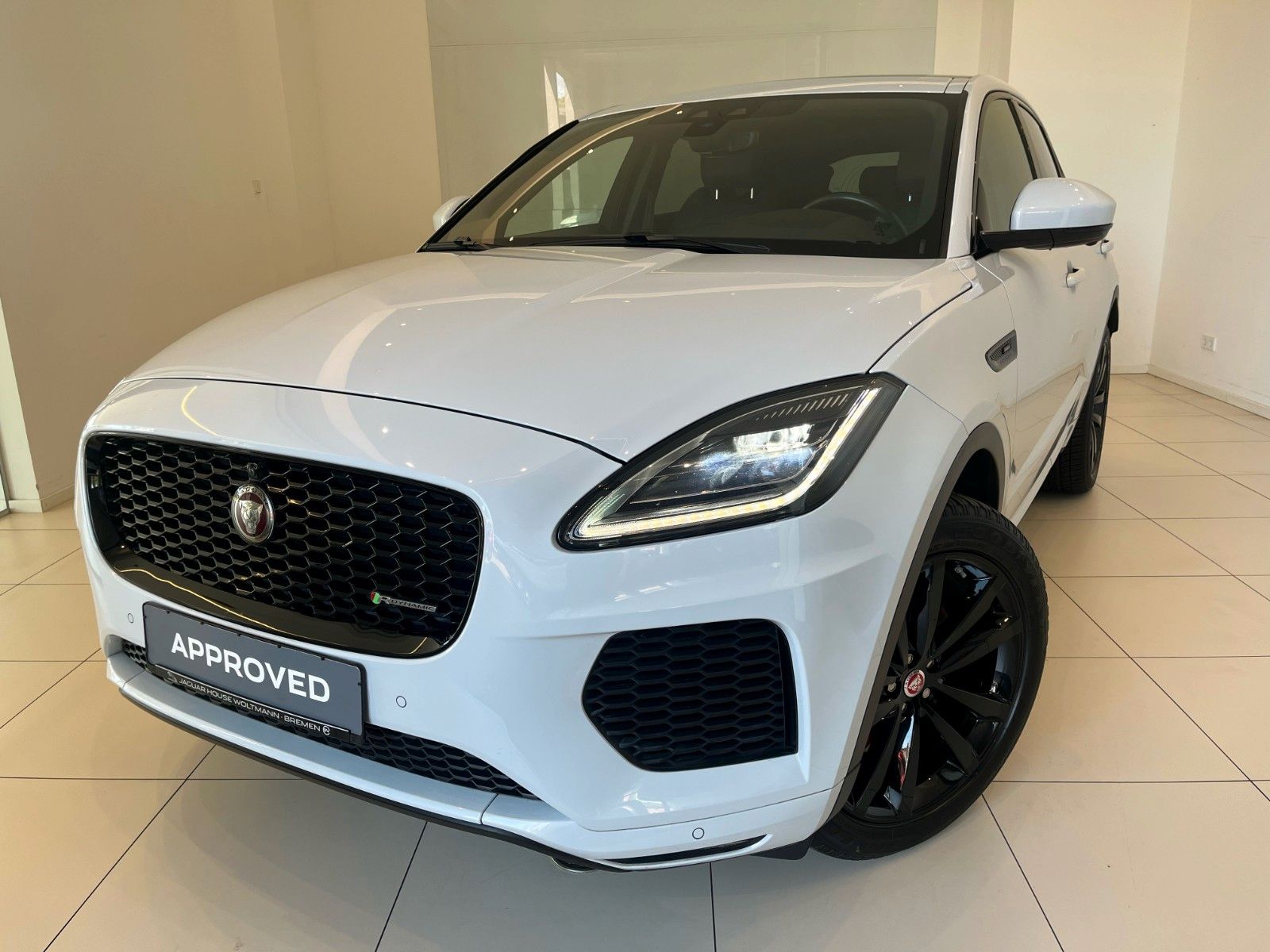 Fahrzeugabbildung Jaguar E-Pace D180 Chequered Flag Panoramadach & AHK