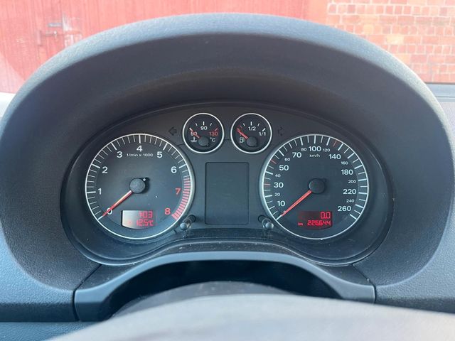 Audi A3 2.0 FSI Ambiente*SERVO DEFEKT* Bild 13