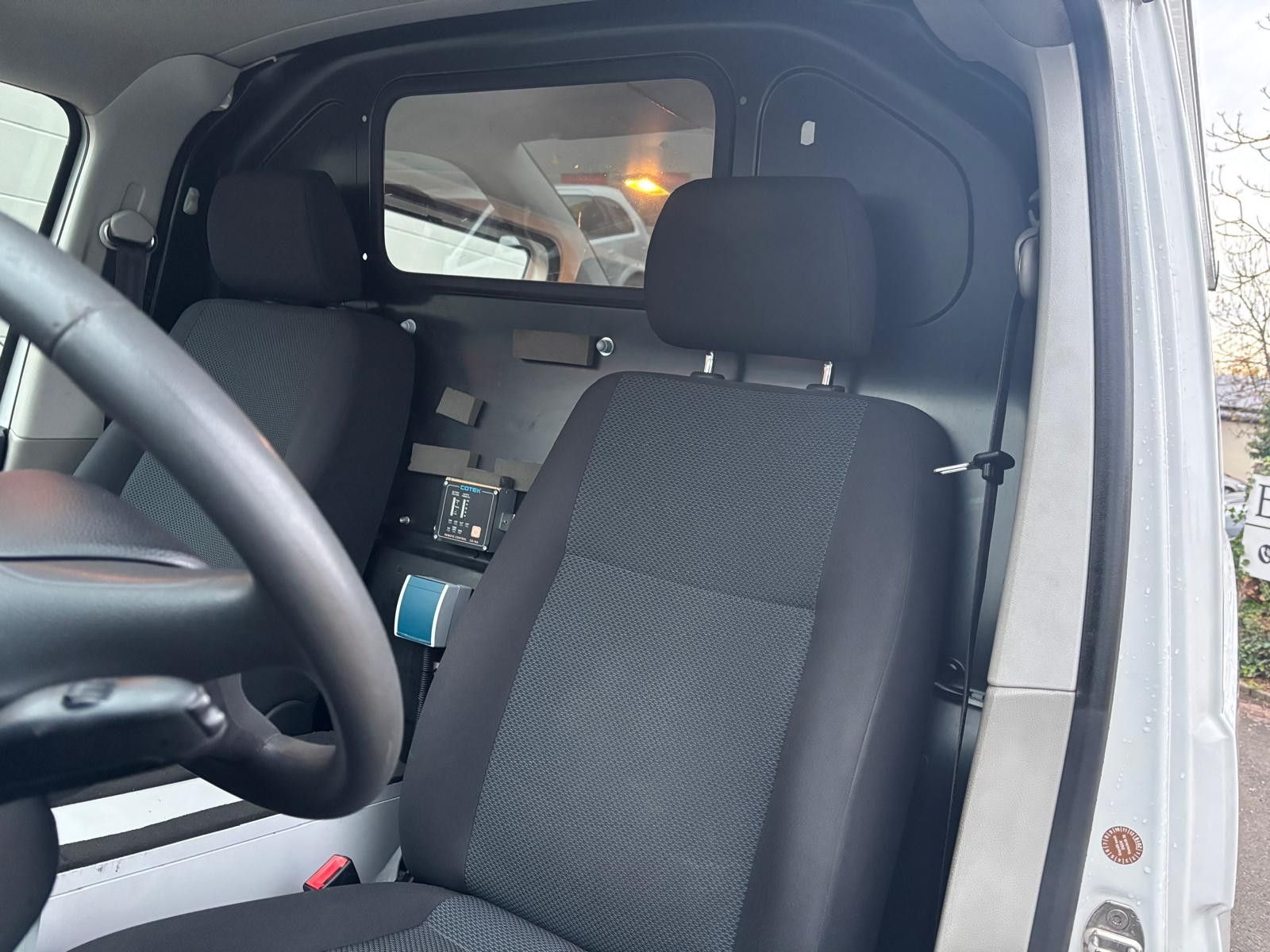 Fahrzeugabbildung Volkswagen T6 Transporter 2.0 TDI Kasten lang-STDHZ-AHK-NAV