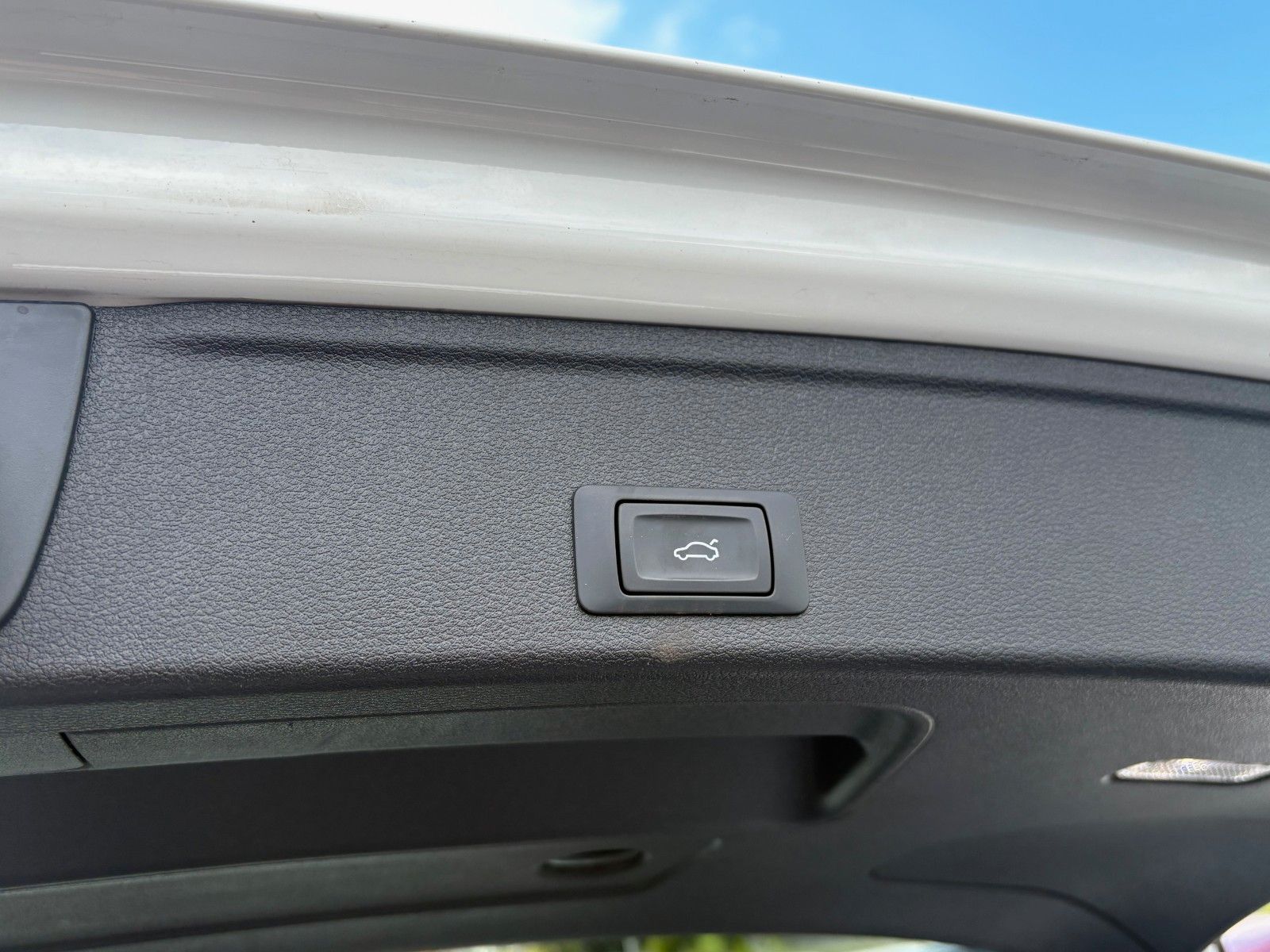 Fahrzeugabbildung Audi A4 Avant 35 TDI basis Navi AHK 1.HAND LED SPORTS
