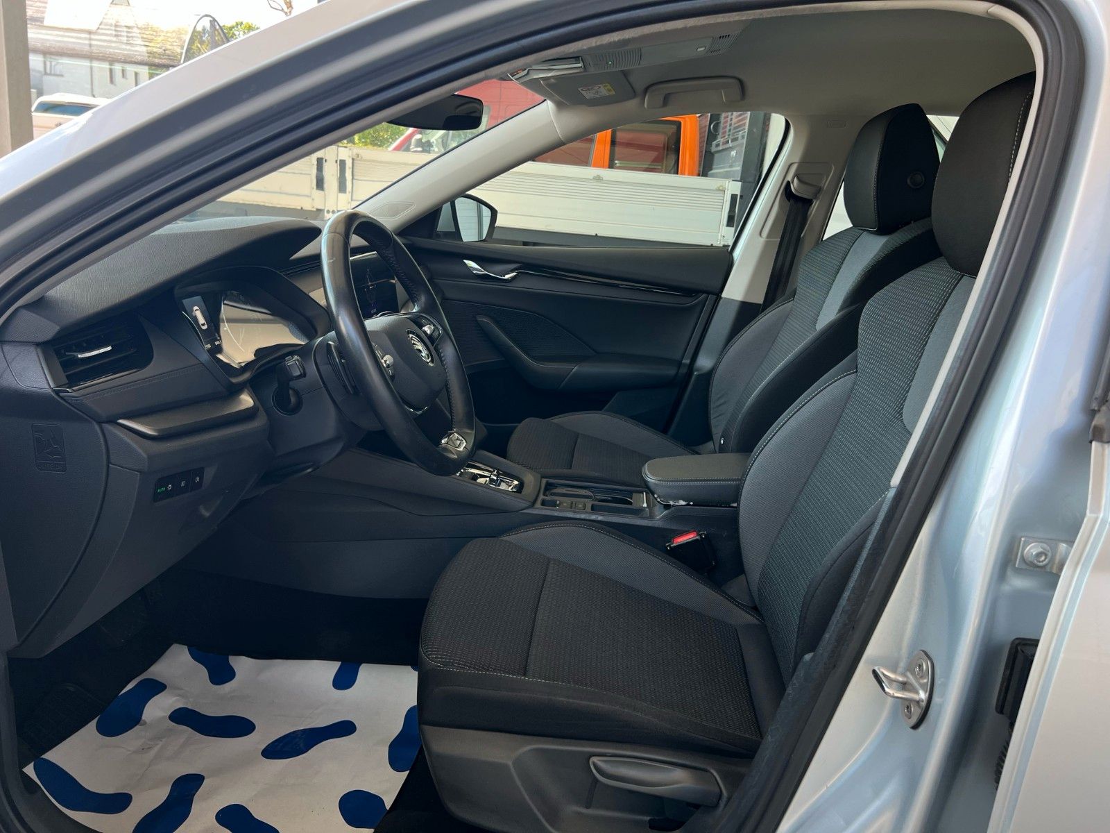 Skoda Octavia Combi Ambition 4x4 LED/PARKTR./TEMPOMAT imagem 3