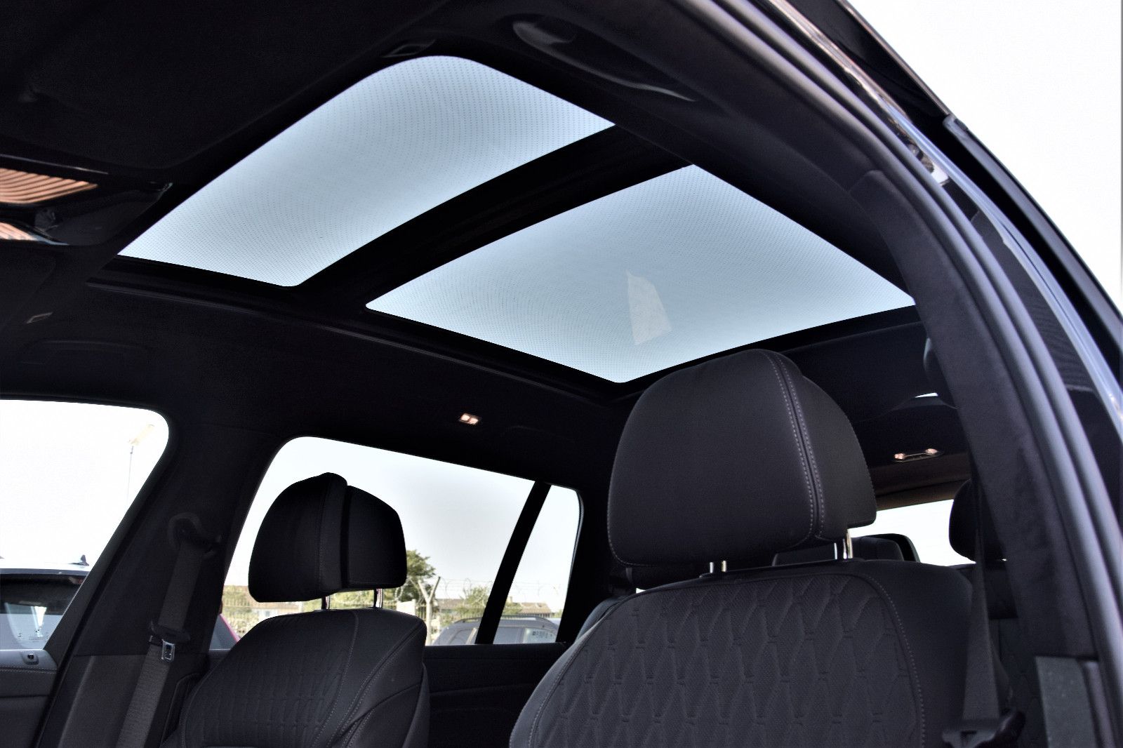 Fahrzeugabbildung BMW X7 M50d xDrive SkyLounge 7Sitze Sitzlüft AHK 22"