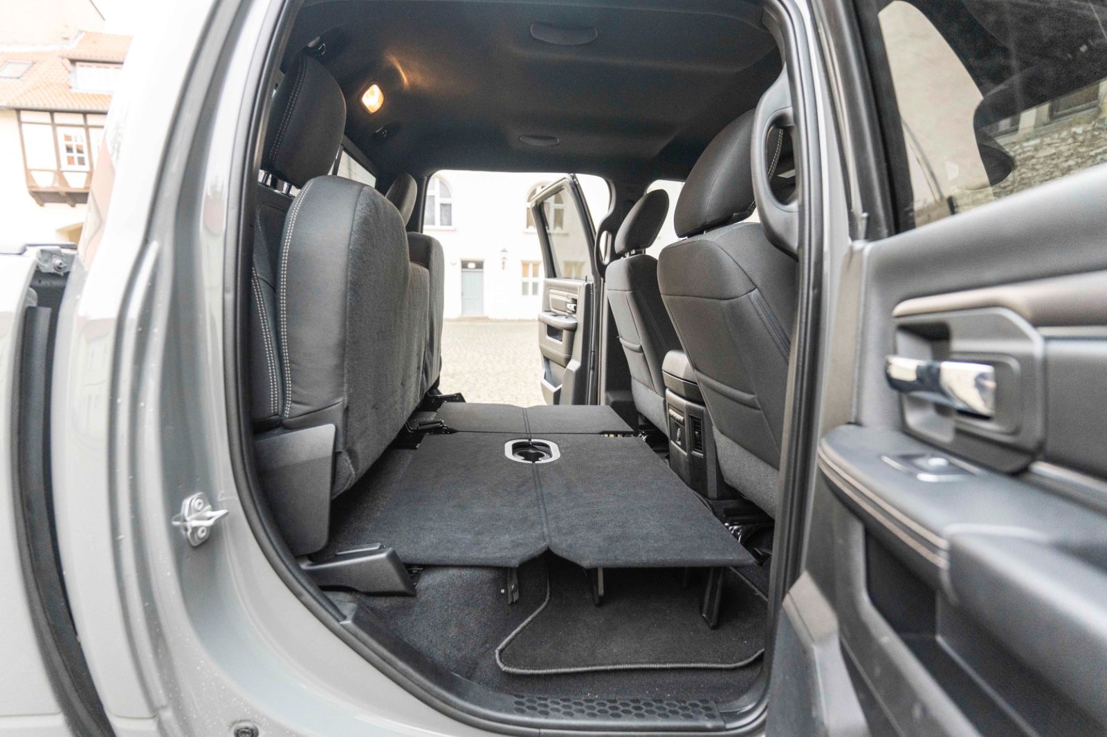 Fahrzeugabbildung Dodge RAM 1500 Classic 5,7L LPG AHK LED NAV KAM ALPINE