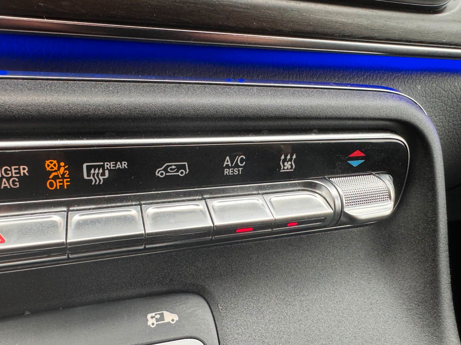 Fahrzeugabbildung Mercedes-Benz V 300 d AVA DISTRONIC AHK Standheiz Sound