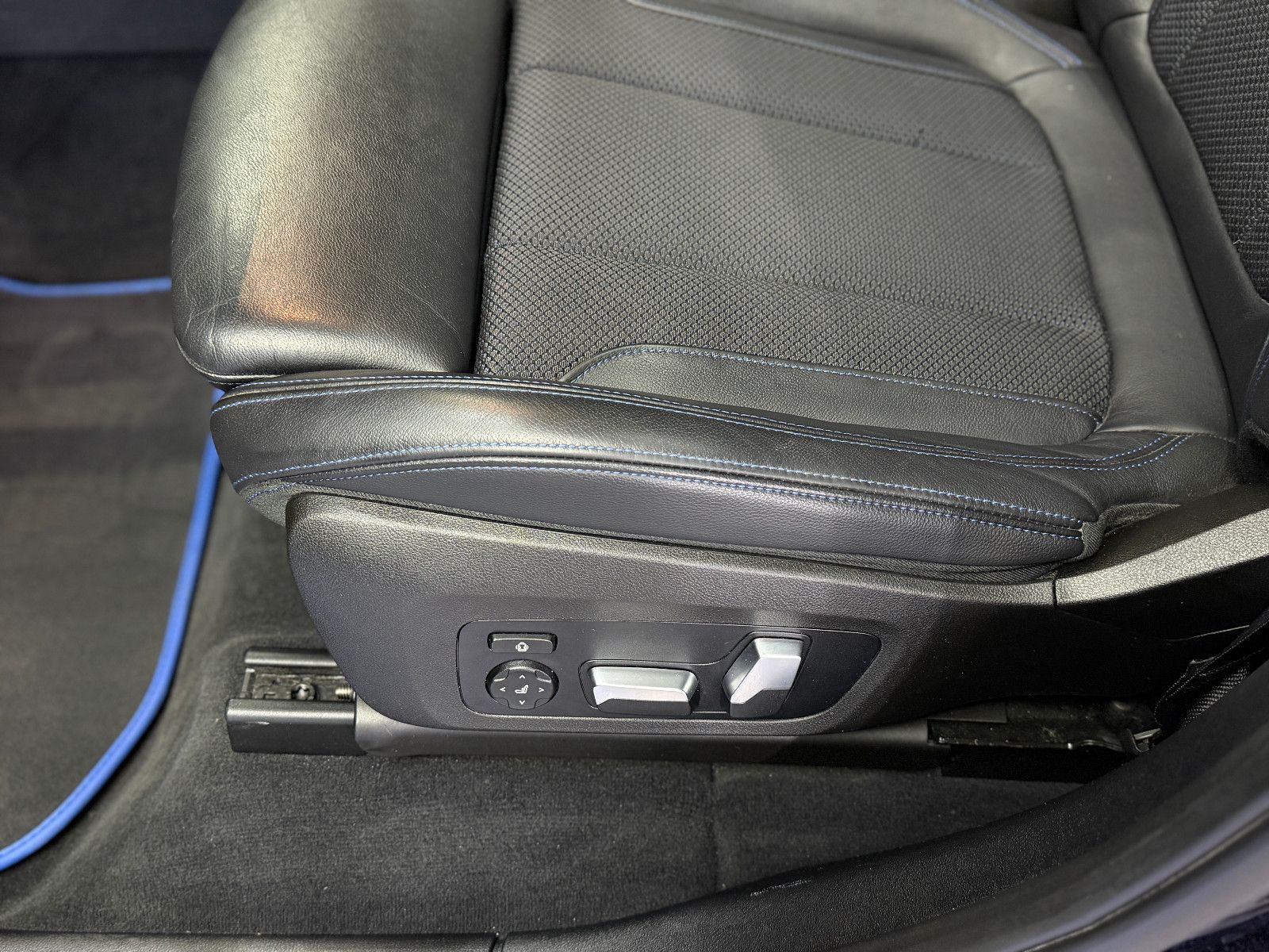Fahrzeugabbildung BMW X3 xDrive 25 d M Sport |HiFi|AHK|HuD|PANO|ACC