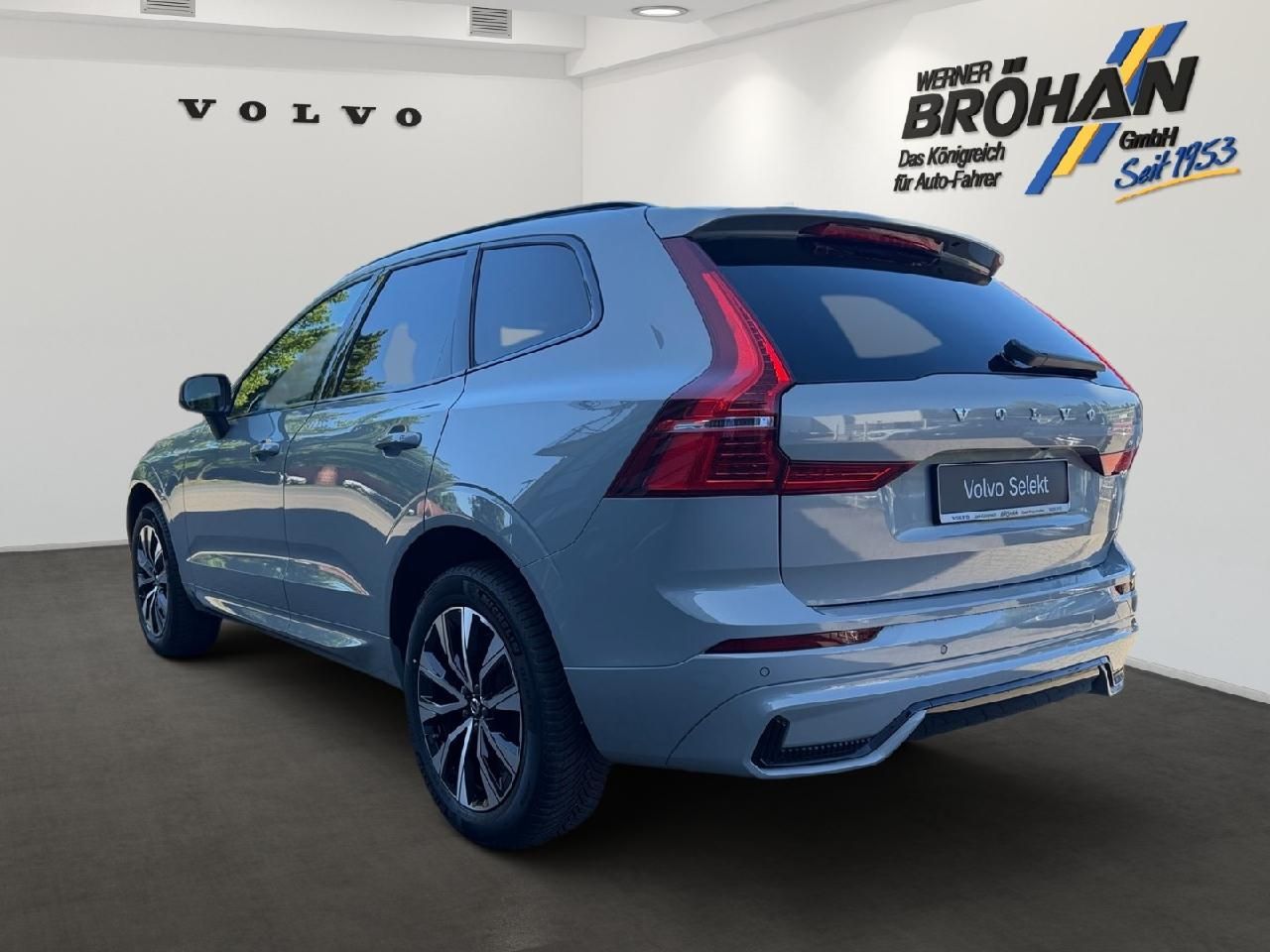 Fahrzeugabbildung Volvo XC60 B4 Diesel Plus Dark 2WD