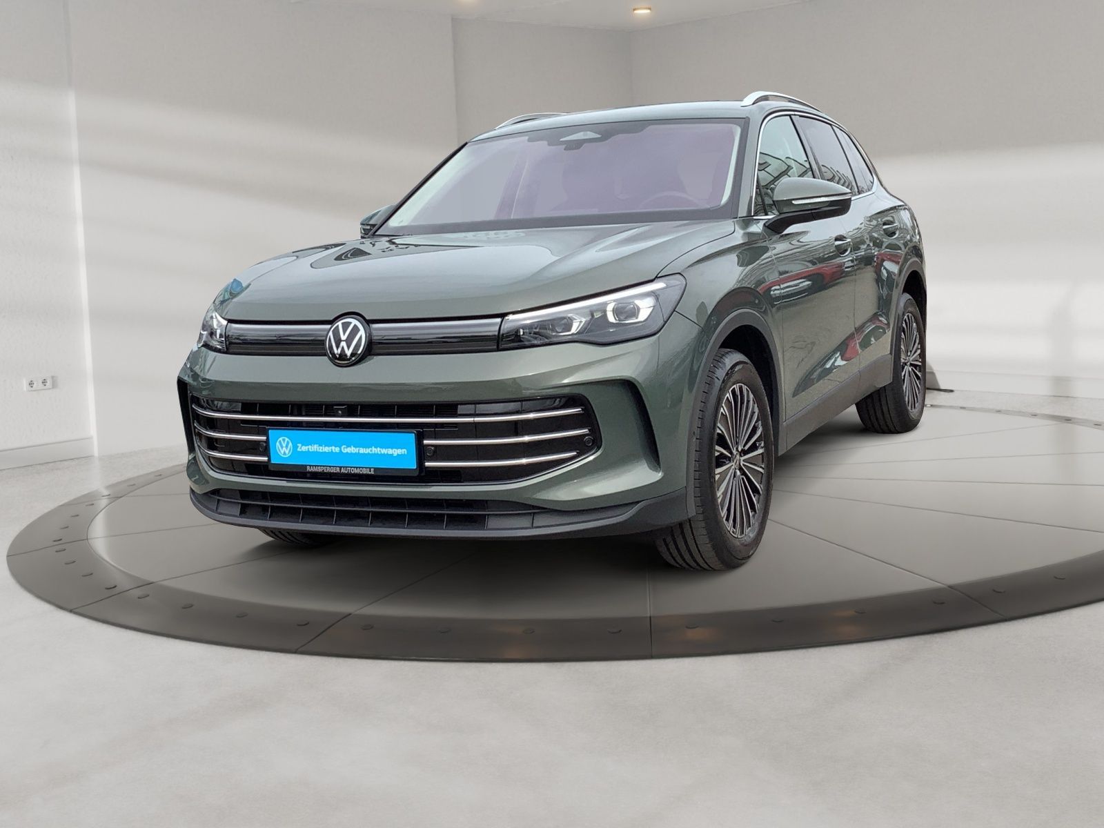 Volkswagen Tiguan 2.0 TDI DSG Elegance 4M. AHK Matrix Stand foto 2