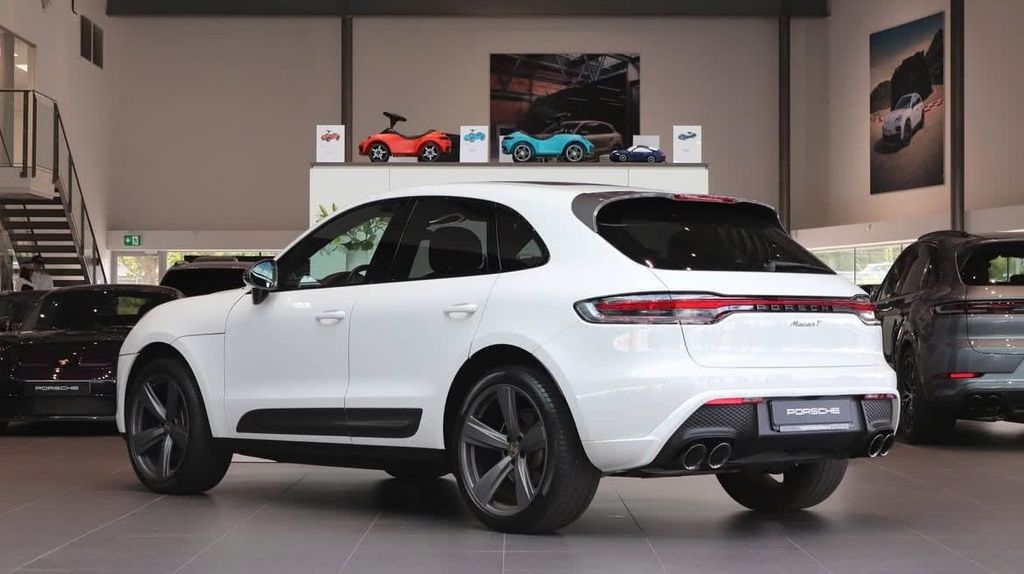 PORSCHE Macan 2023