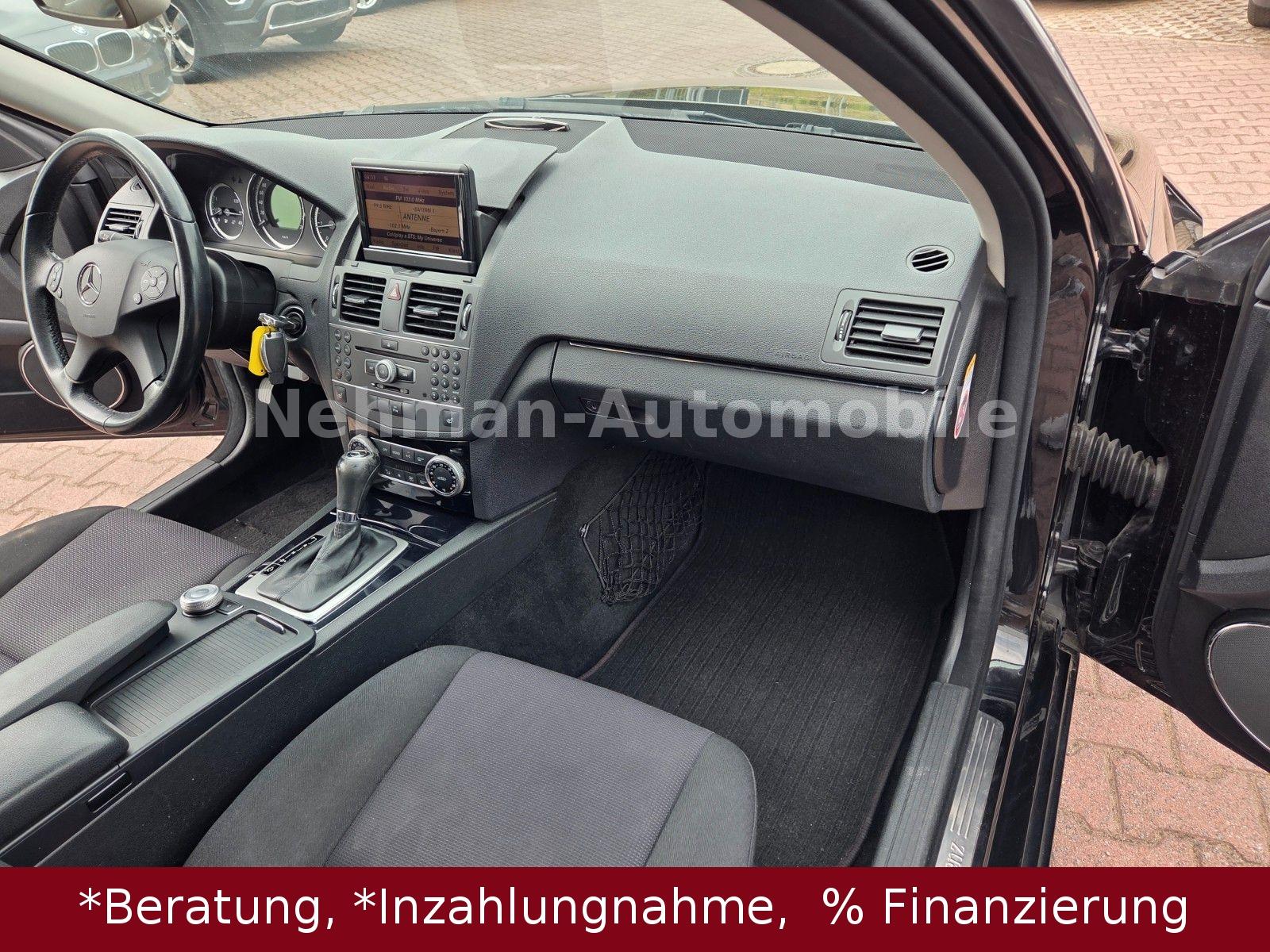 Mercedes-Benz C200 2010 — photo 17
