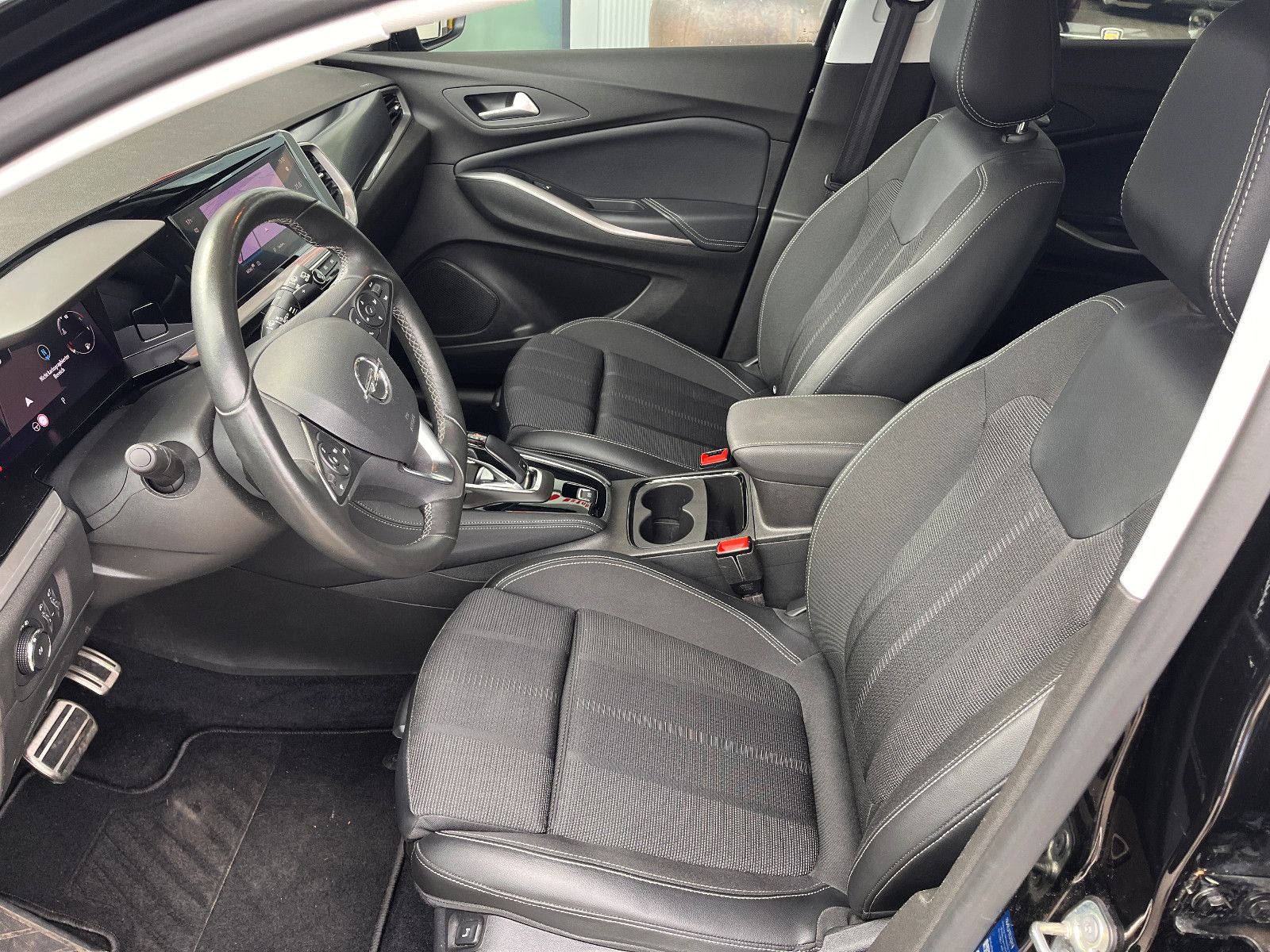 Fahrzeugabbildung Opel Grandland GS-Line 1.2 Automatik
