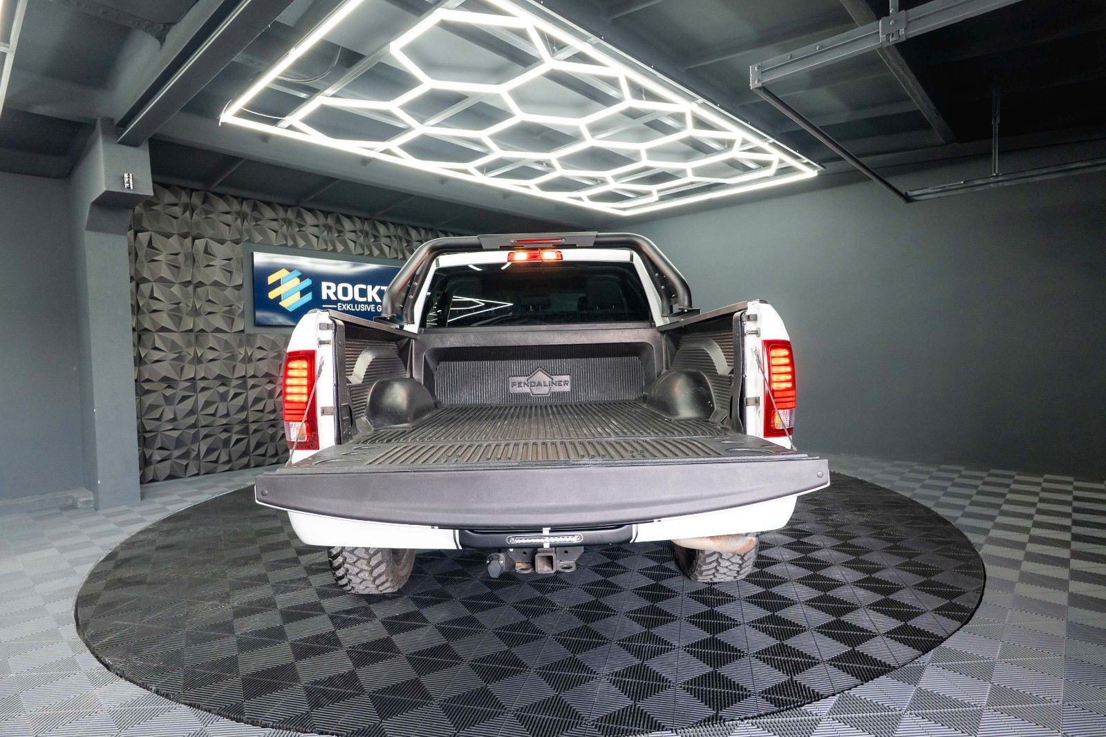 Fahrzeugabbildung Dodge RAM 5.7 V8 HEMI 4x4 OFFROAD Night-Paket *LED*19%